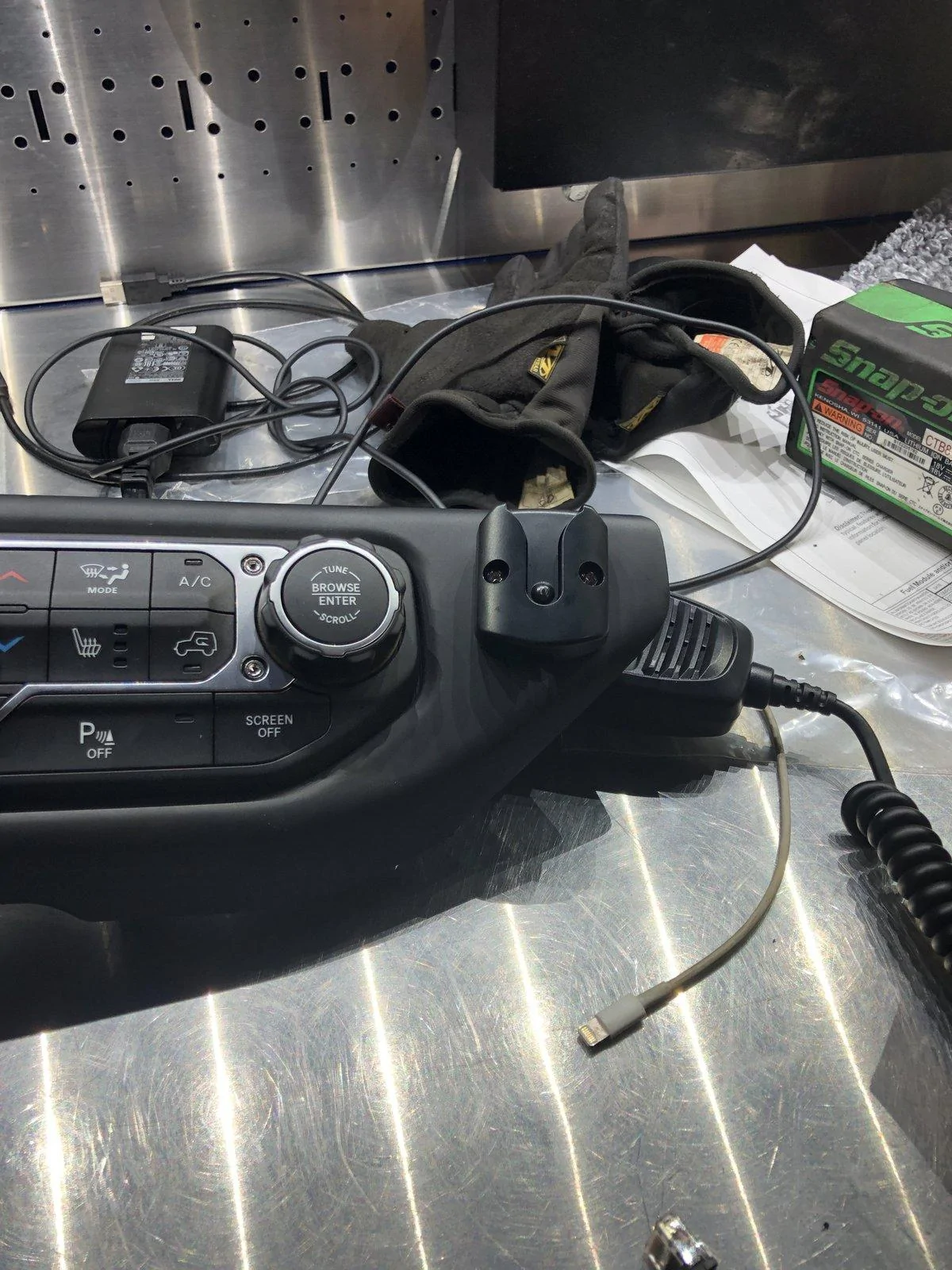 Jeep Wrangler JL Bearcat Off-Road CMX760 CB Install IMG_3773