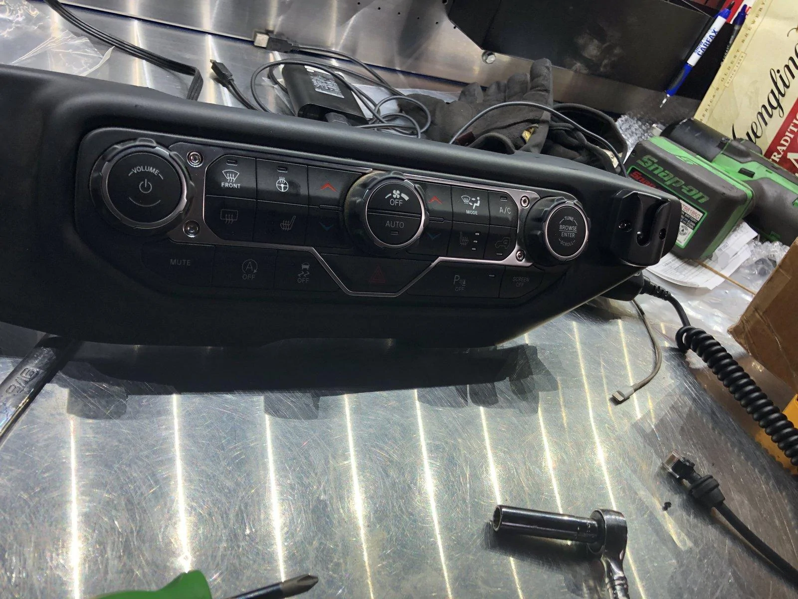 Jeep Wrangler JL Bearcat Off-Road CMX760 CB Install IMG_3774