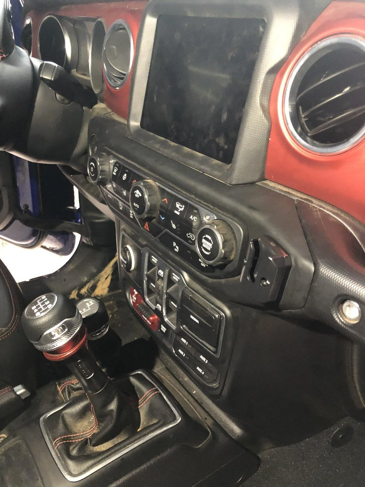 Jeep Wrangler JL Bearcat Off-Road CMX760 CB Install IMG_3775