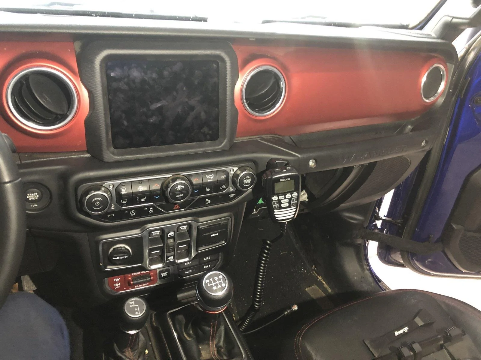 Jeep Wrangler JL Bearcat Off-Road CMX760 CB Install IMG_3776