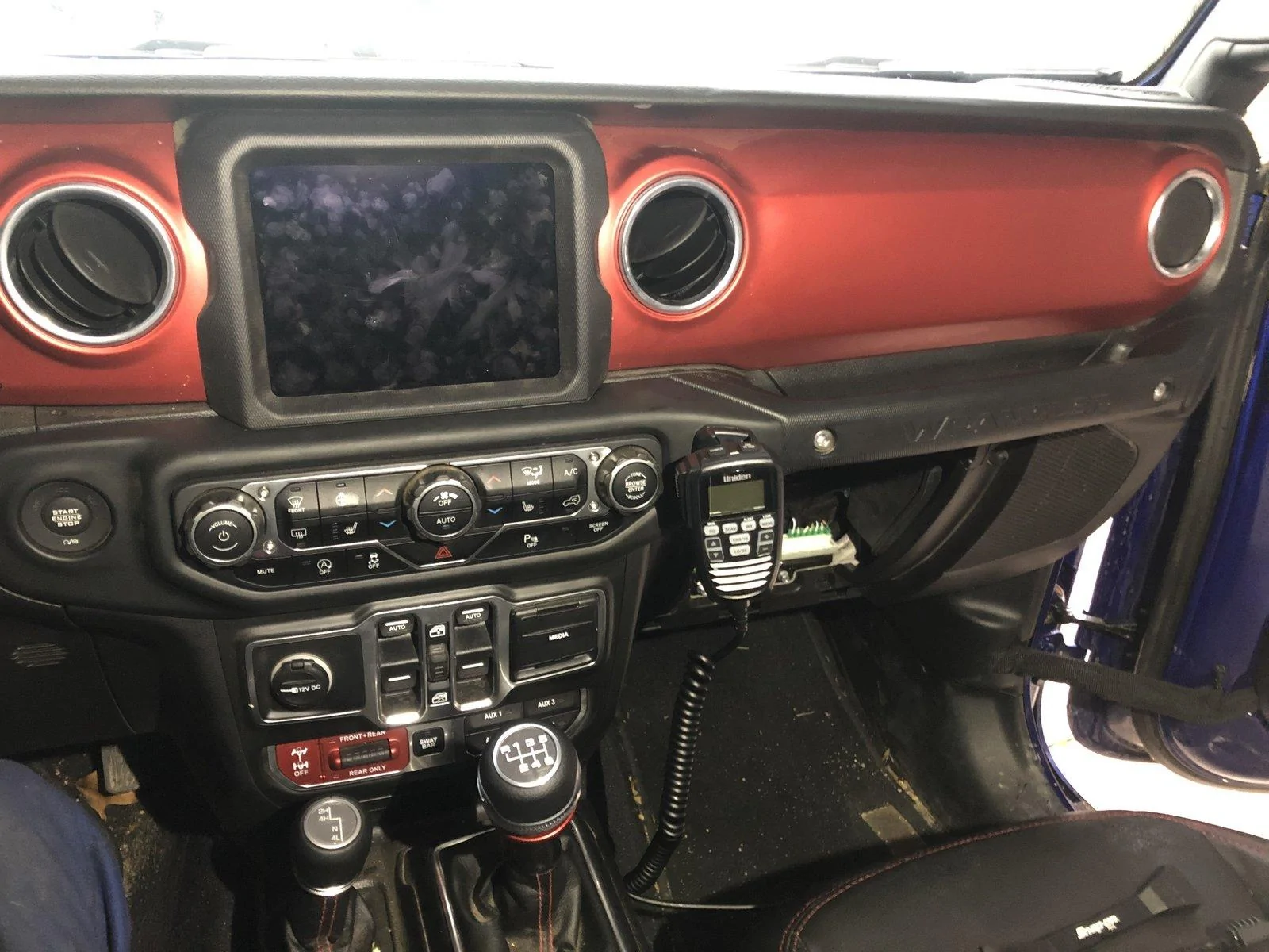 Jeep Wrangler JL Bearcat Off-Road CMX760 CB Install IMG_3777