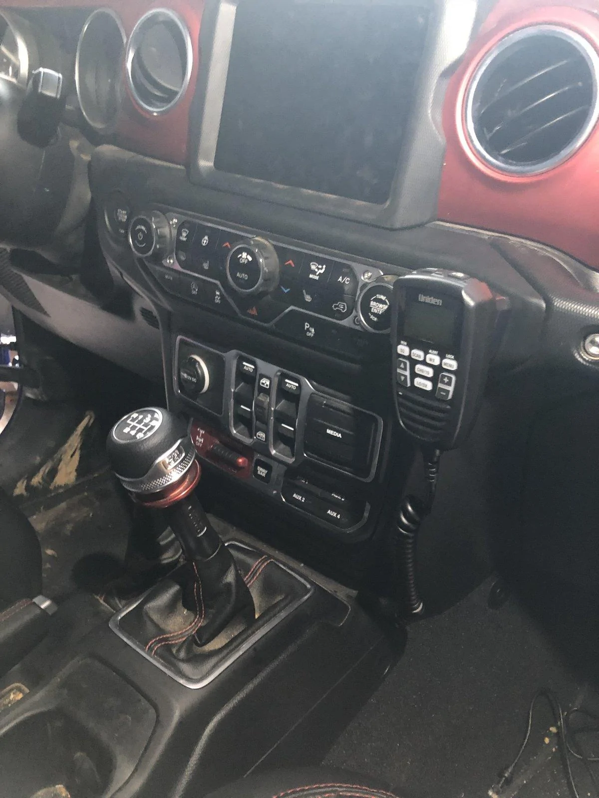 Jeep Wrangler JL Bearcat Off-Road CMX760 CB Install IMG_3785