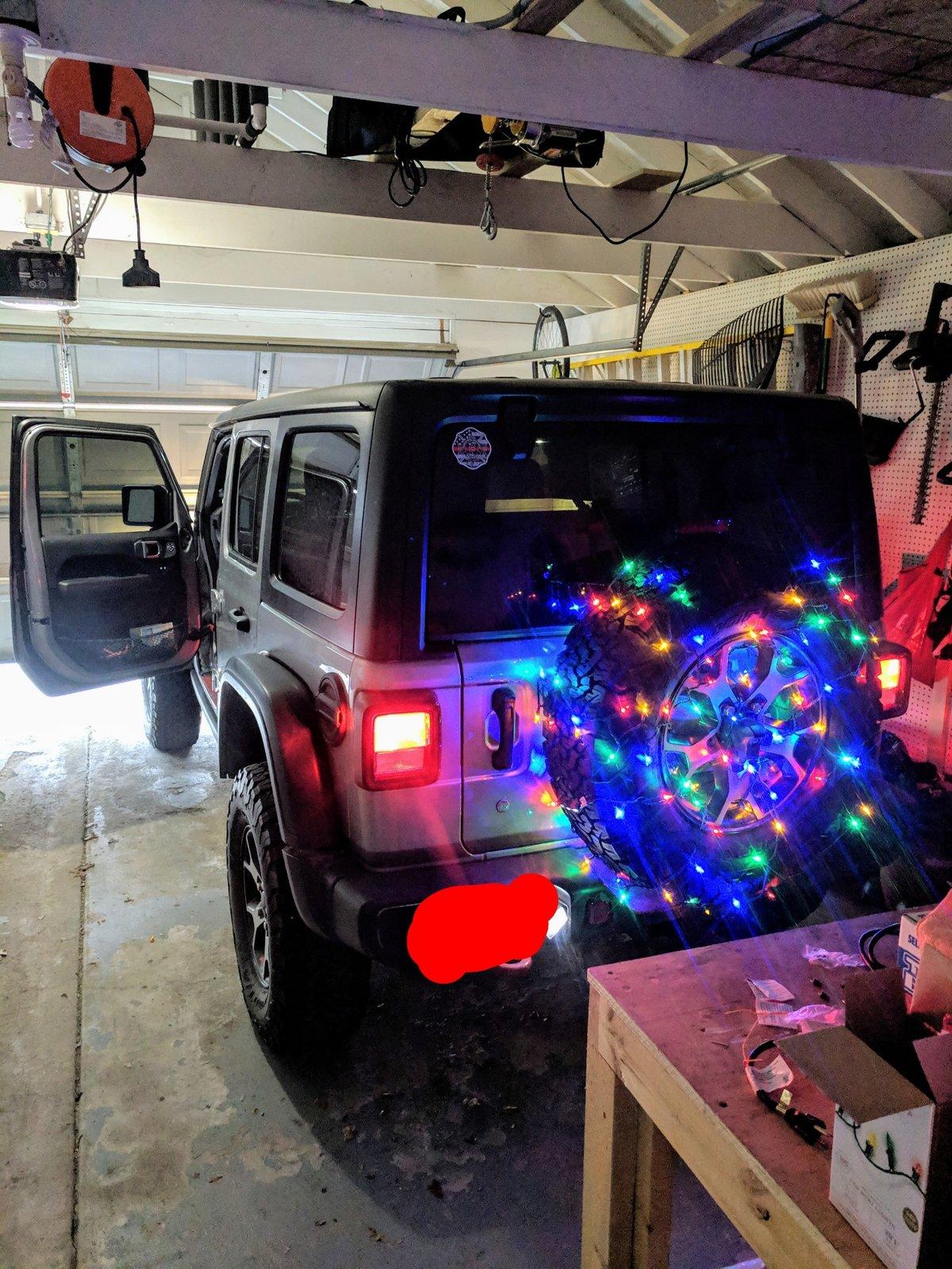 Jeep Wrangler JL Post your festive Jeep here! Snapchat-2045265990