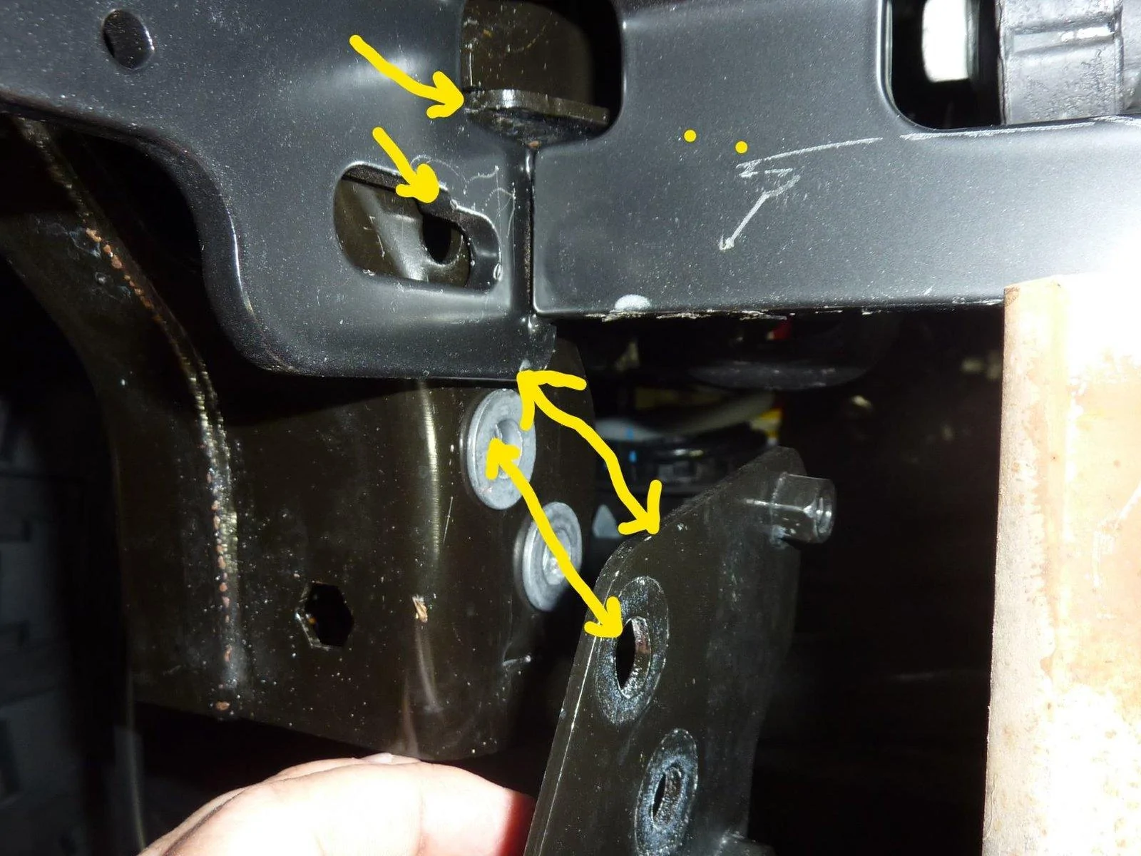 Jeep Wrangler JL Maximus 3 winch plate, not aligned P1050585_LI