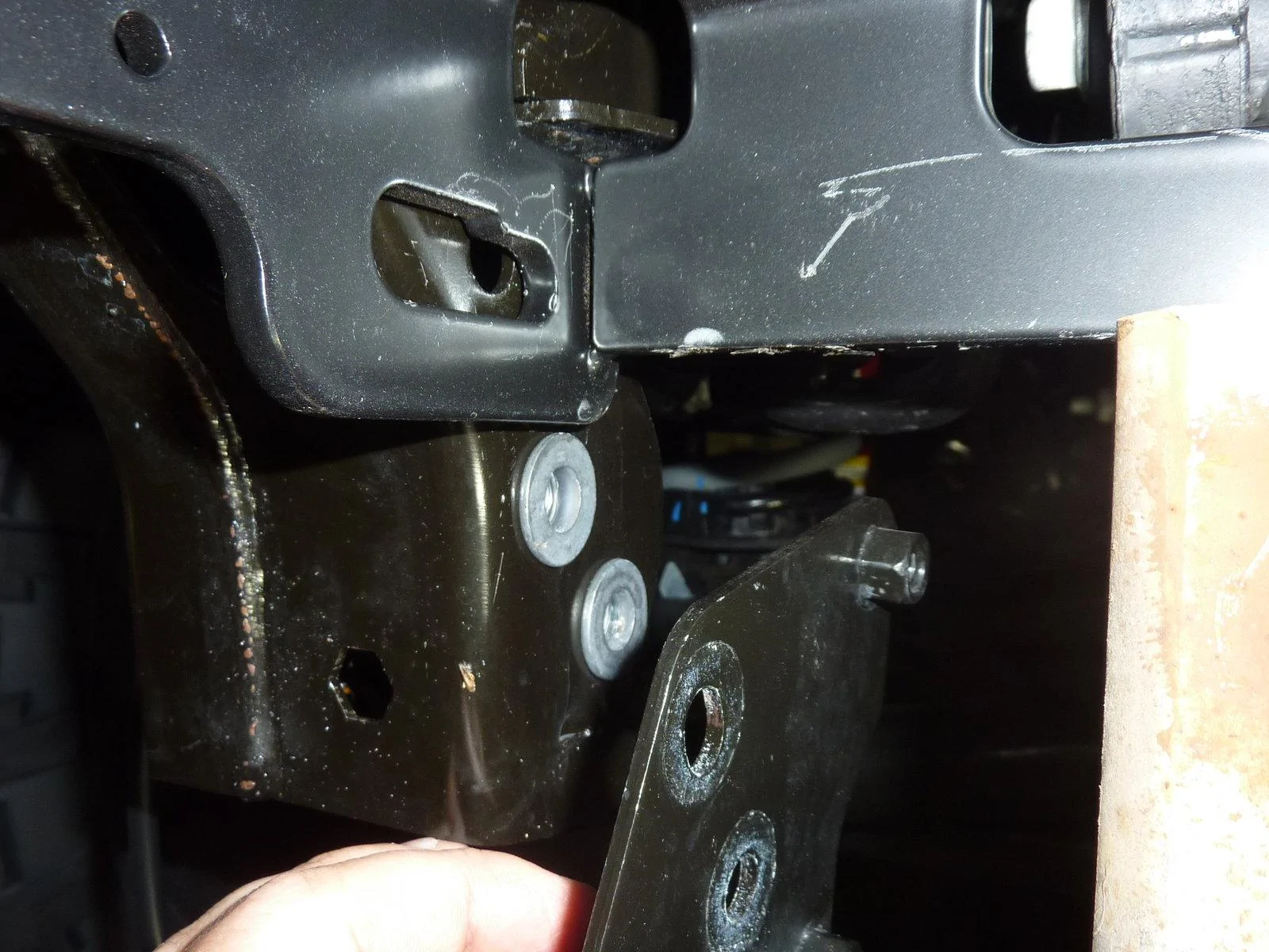 Jeep Wrangler JL Maximus 3 winch plate, not aligned P1050585