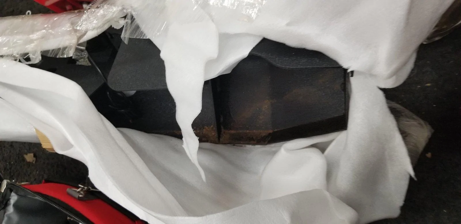 Jeep Wrangler JL New front bumper. Covered in Rust. Doesn't fit either. 20181215_200448