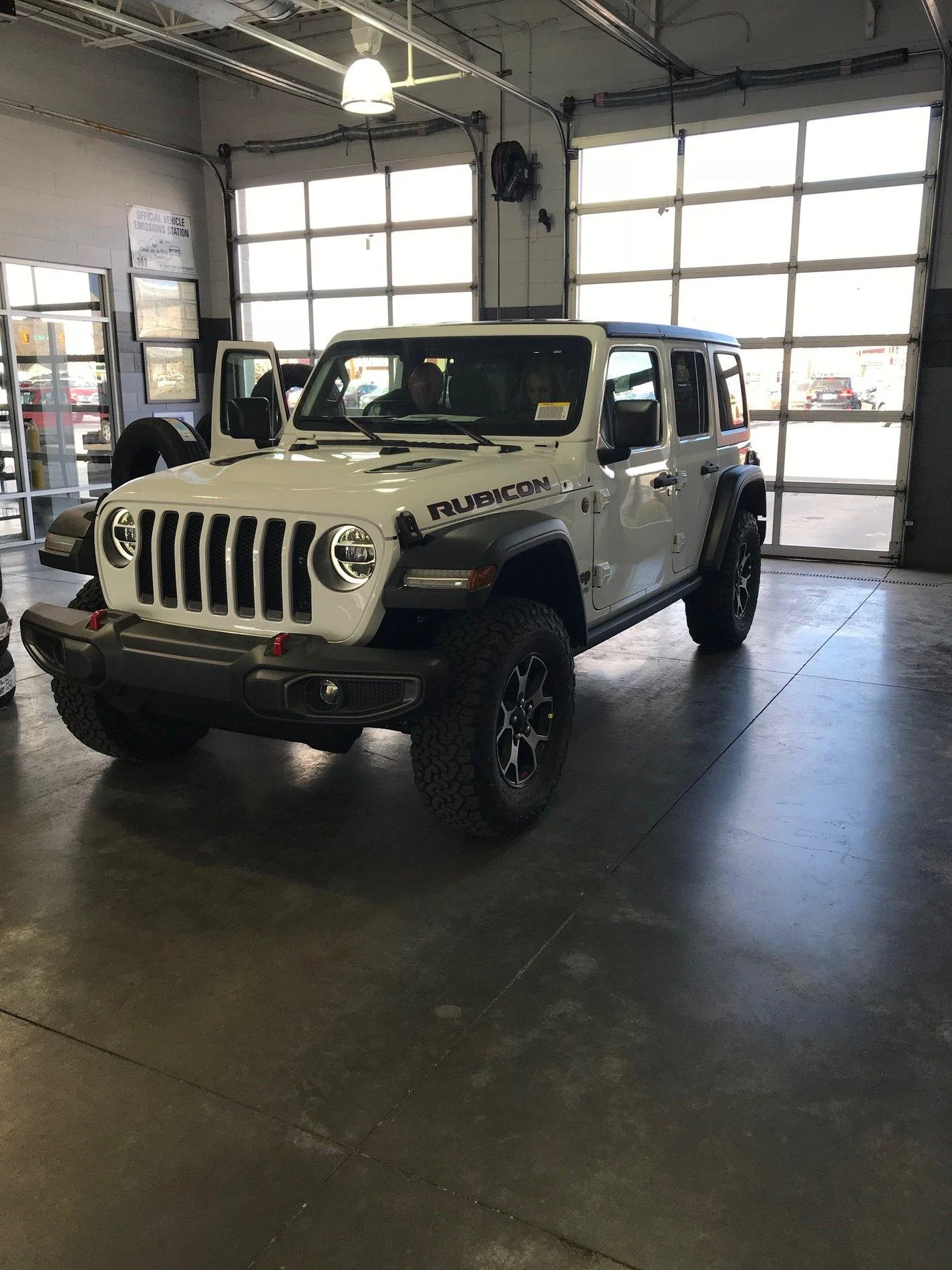 Jeep Wrangler JL Vector Offroad 2018 JLU Bright White Build JLU