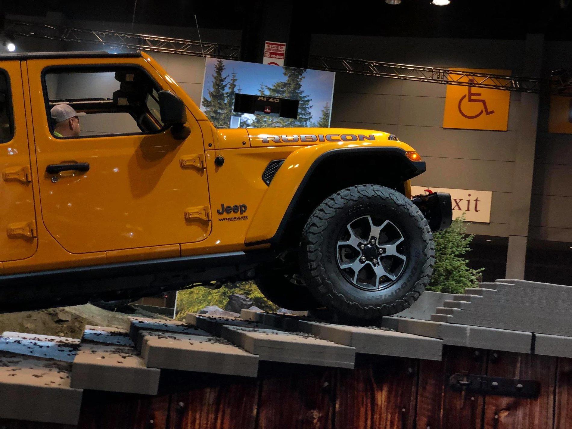 Jeep Wrangler JL Hella Yella from Chicago Auto Show 27846683_10100261605363650_2029351480_o