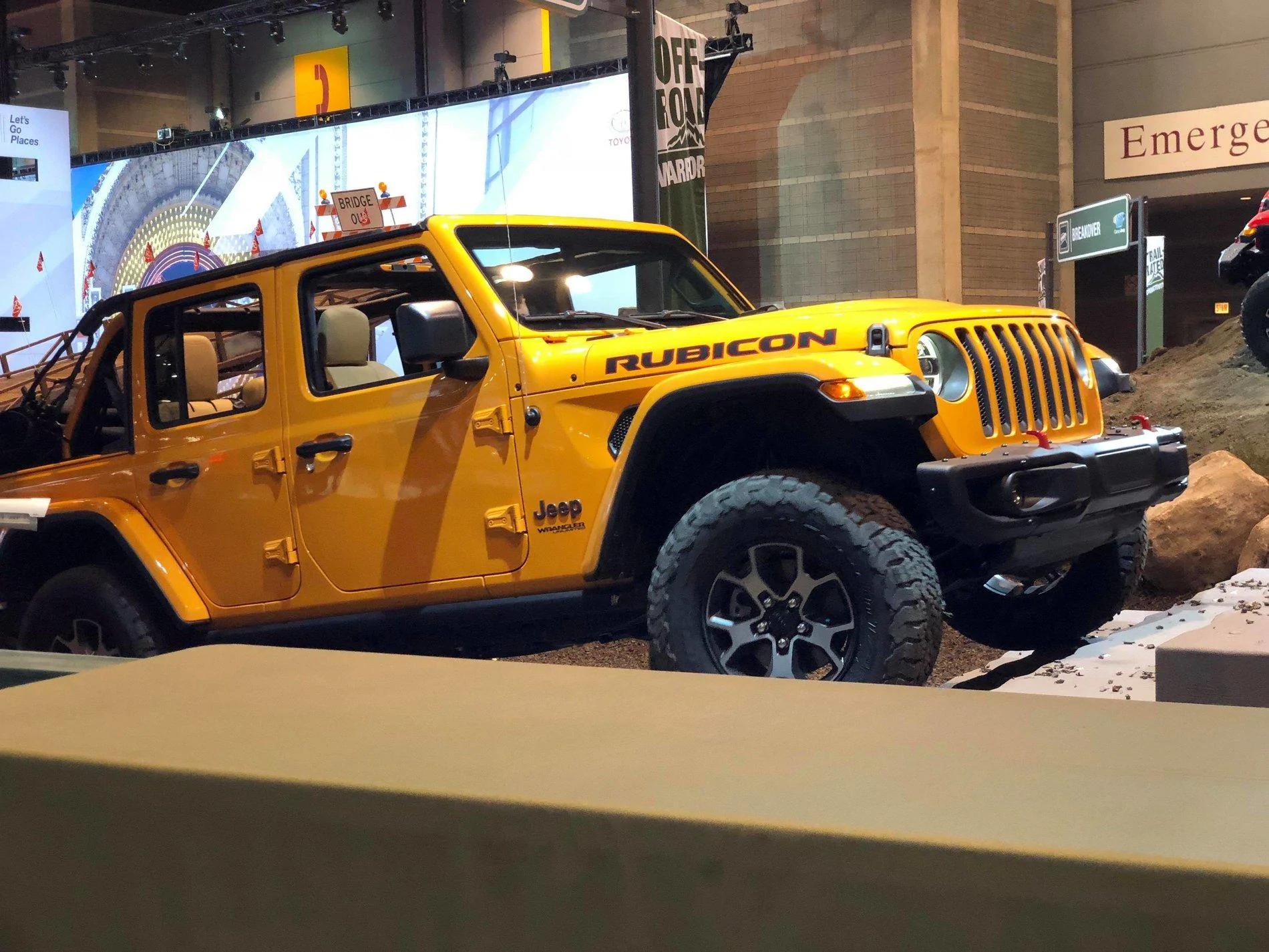 Jeep Wrangler JL Hella Yella from Chicago Auto Show 27946536_10100261605373630_318823198_o