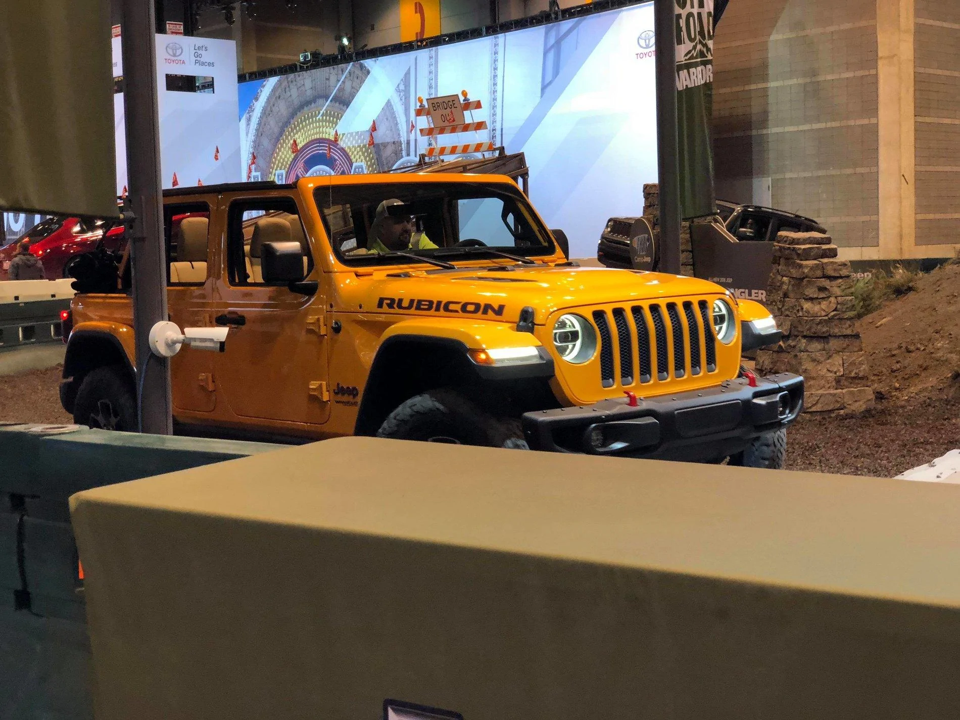 Jeep Wrangler JL Hella Yella from Chicago Auto Show 27950770_10100261605378620_671332481_o
