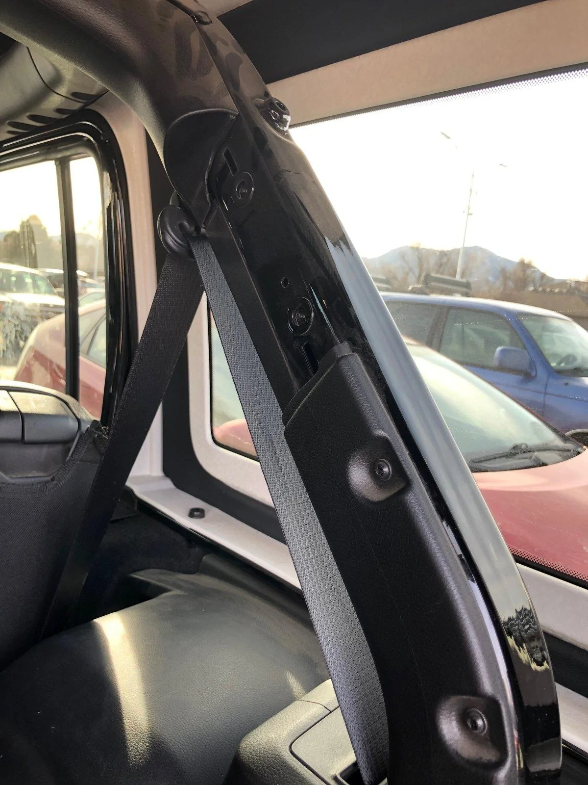 Jeep Wrangler JL JLUR - Missing Plastic Trim IMG-3810