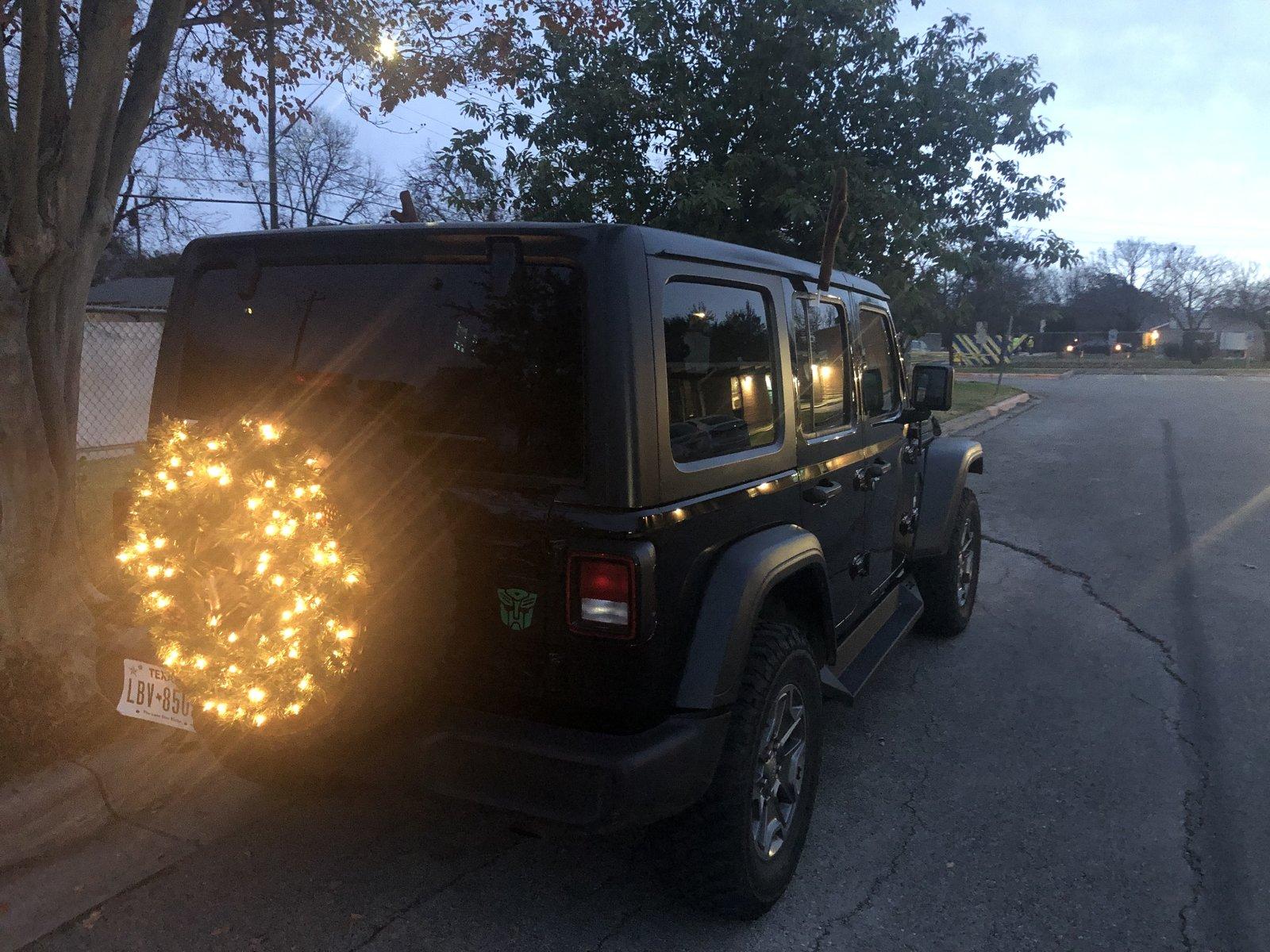Jeep Wrangler JL Christmas lighting ideas 9FBCD7D2-945A-4571-85CF-29E4CAFB7732