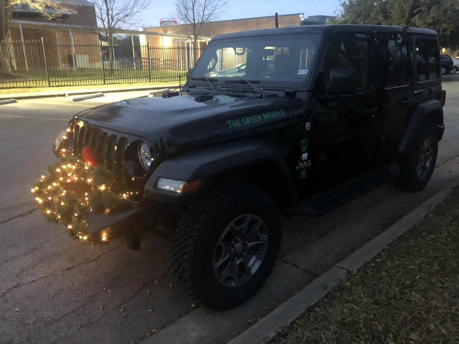 Jeep Wrangler JL Christmas lighting ideas 46557DB9-6DA0-4C04-B713-53D50CDFAA2F
