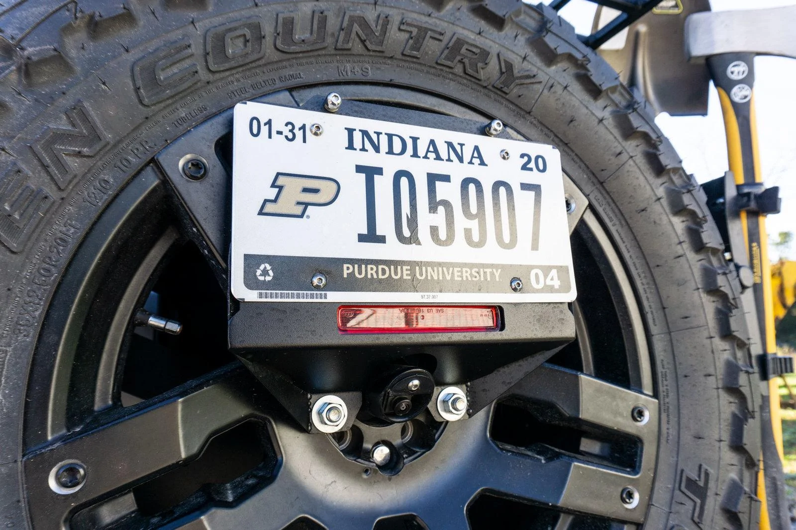 Jeep Wrangler JL License plate relocation - wheel center full