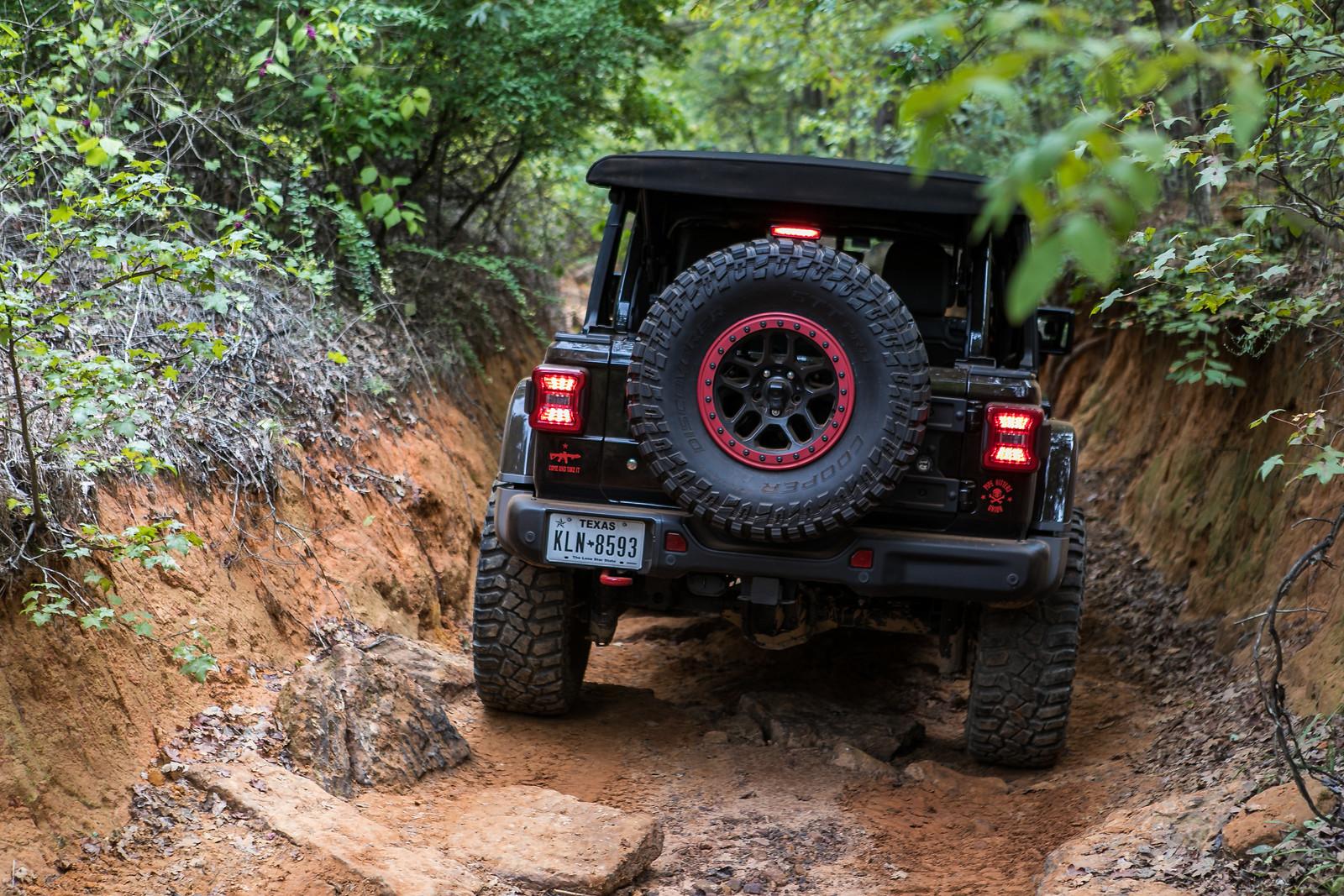 Jeep Wrangler JL Price aside - Mopar tailgate reinforcement Alaska-23-X3
