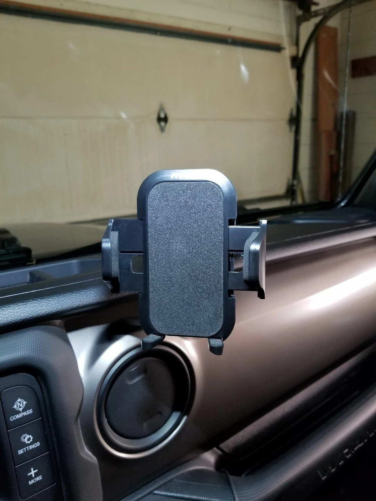 Jeep Wrangler JL Great Dash Phone Holder 20181221_102305