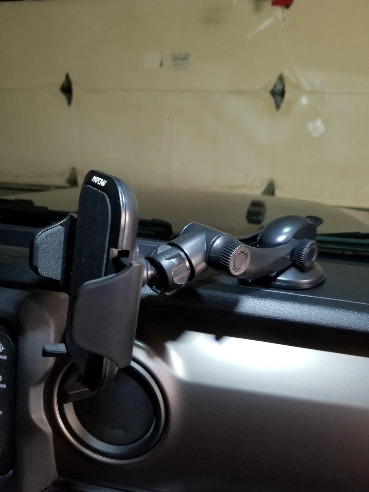 Jeep Wrangler JL Great Dash Phone Holder 20181221_102321