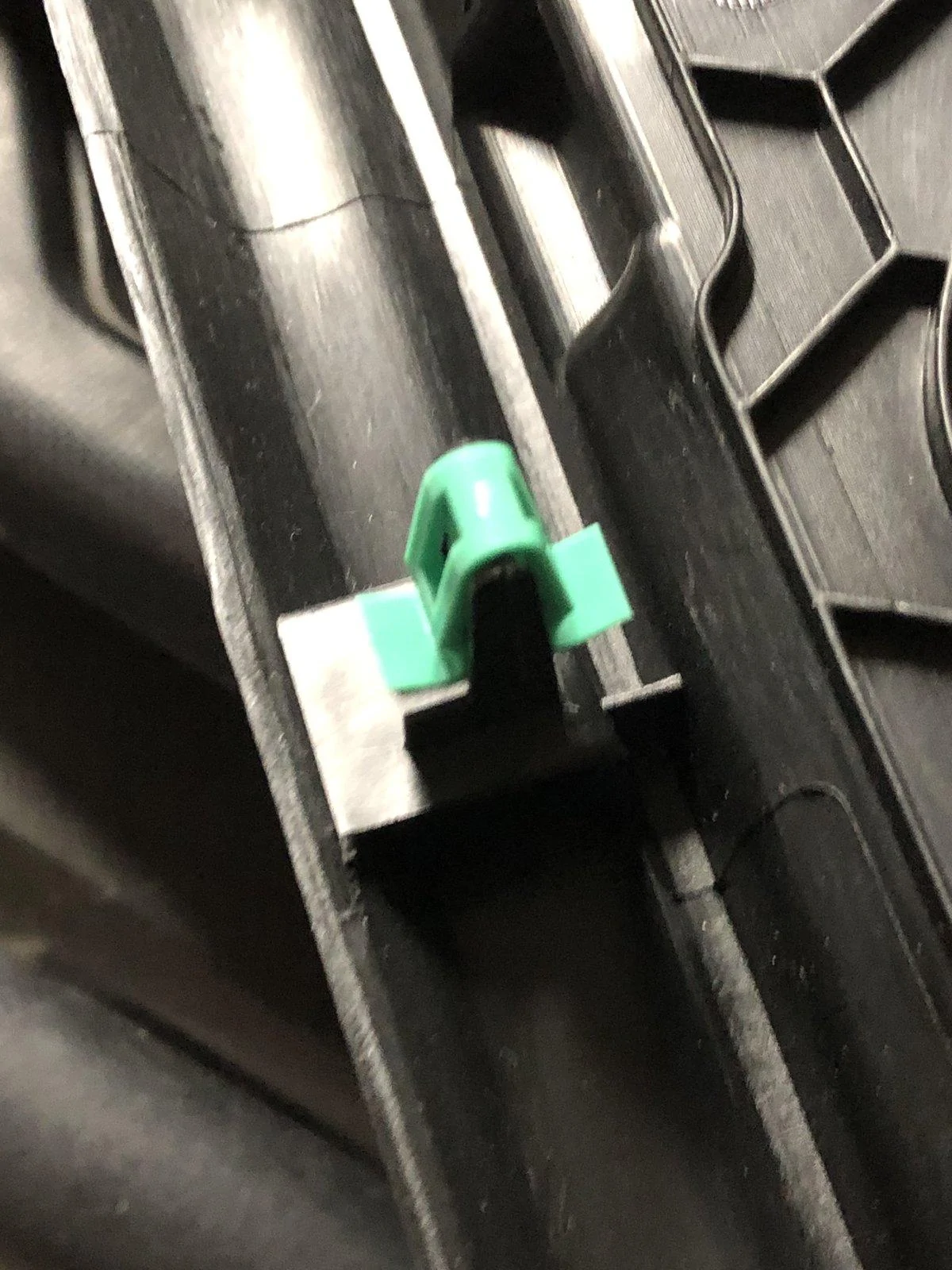 Jeep Wrangler JL Green interior panel clips 41B88623-A44F-4722-BD28-031960F8D8F9
