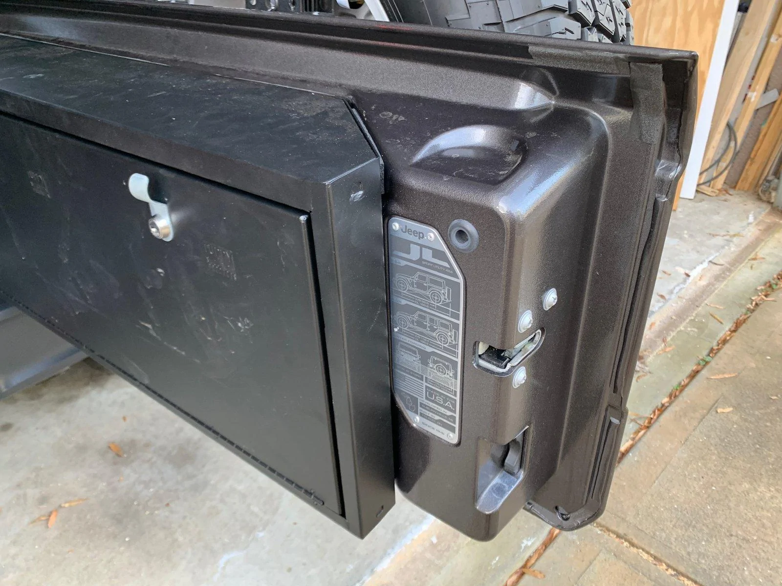 Jeep Wrangler JL Tuffy tailgate lockbox upload_2018-12-29_19-55-56