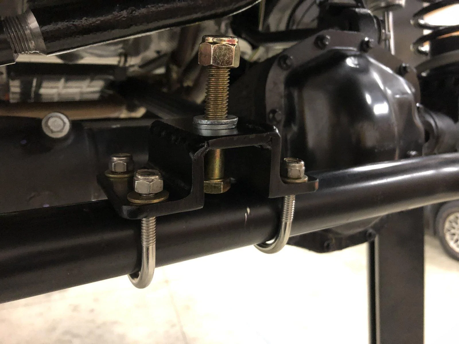 Jeep Wrangler JL Steering Stabilizer Relocation IMG_2343