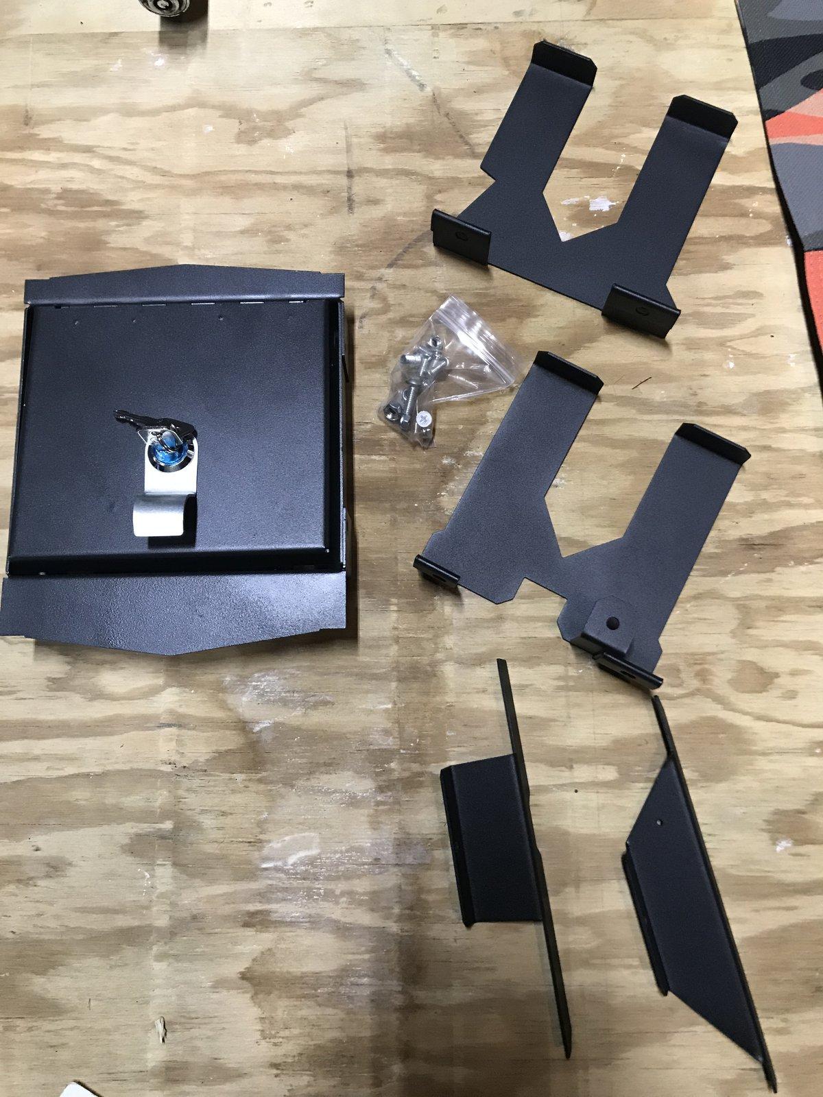 Jeep Wrangler JL Locking Console Option A424A1C9-15D7-4319-AD95-AD9D9213CAD9