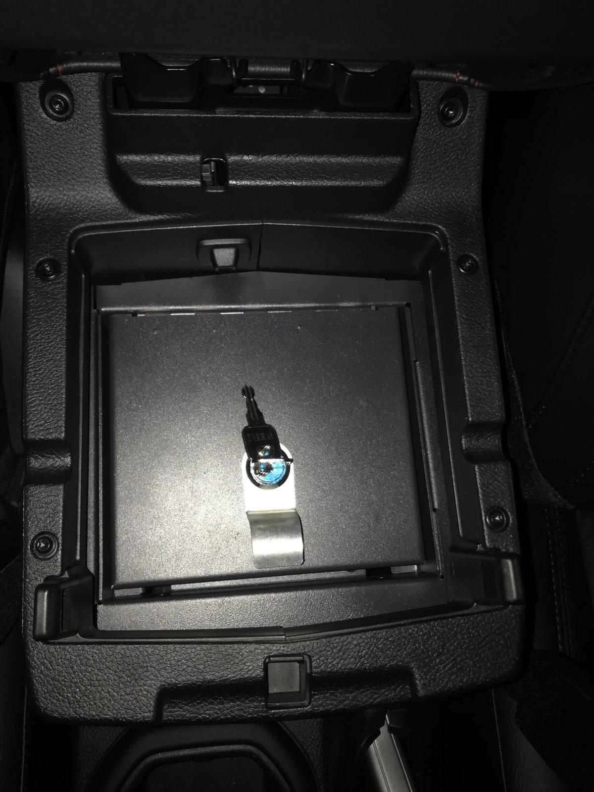 Jeep Wrangler JL Locking Console Option 42E129CE-7C18-4E07-86D2-87A5DE4716F4