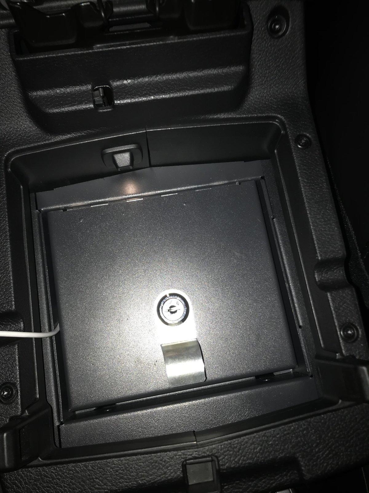 Jeep Wrangler JL Locking Console Option 55CB15BB-445A-4837-9827-09B55D52E5B6