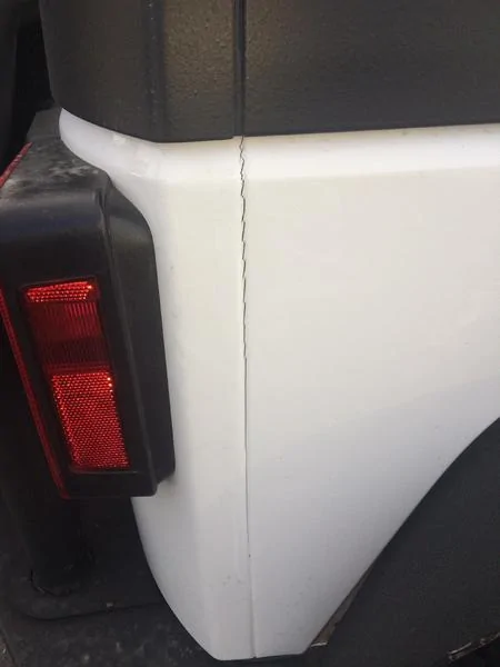Jeep Wrangler JL 2018 JLUR quarter panel paint cracking attachment