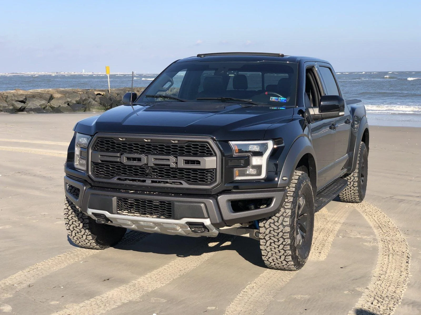 Jeep Wrangler JL Rubicon vs raptor December 2018 025
