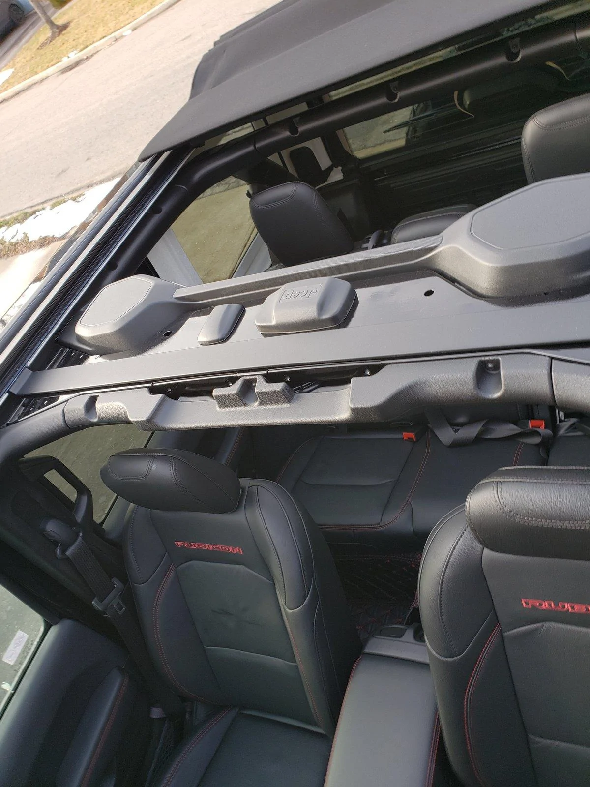 Jeep Wrangler JL 2019 Rubicon with one touch power roof 20190105_143515