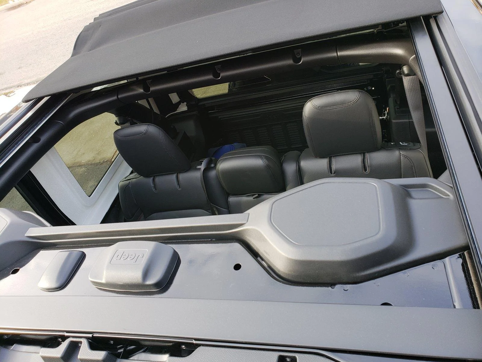 Jeep Wrangler JL 2019 Rubicon with one touch power roof 20190105_143525