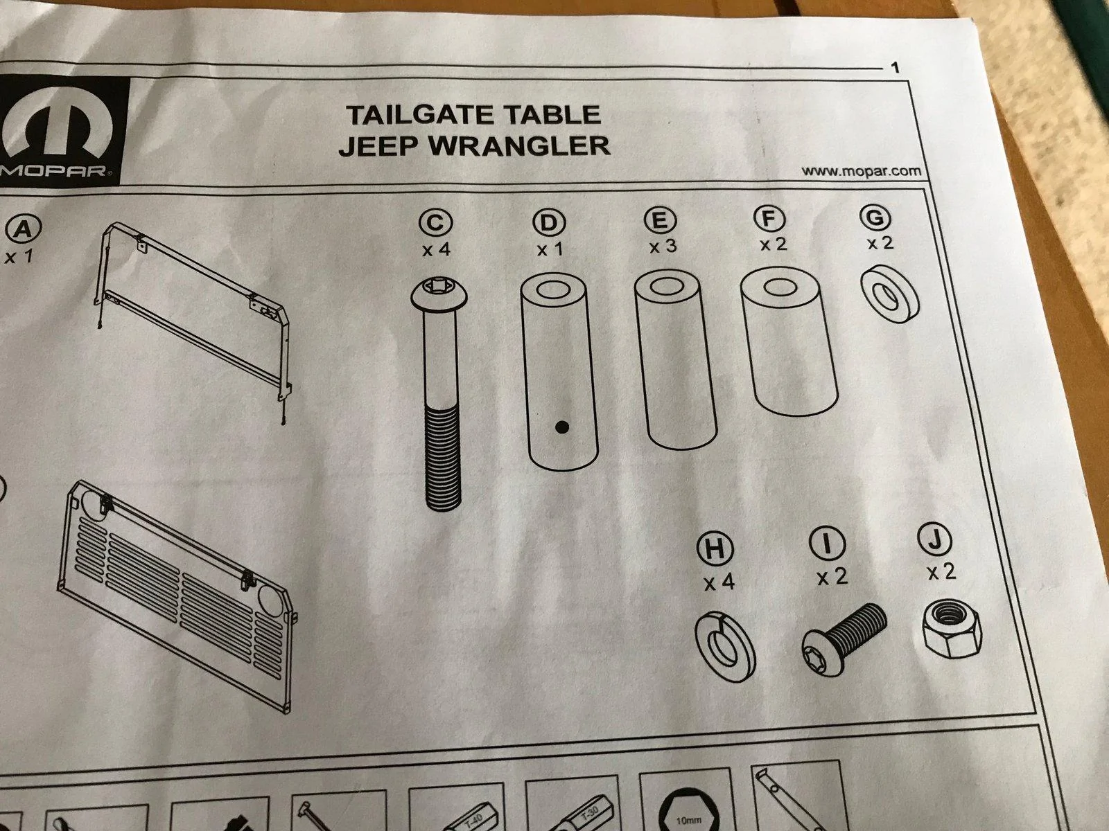 Jeep Wrangler JL Argh. Mopar tailgate table missing parts. IMG_3023