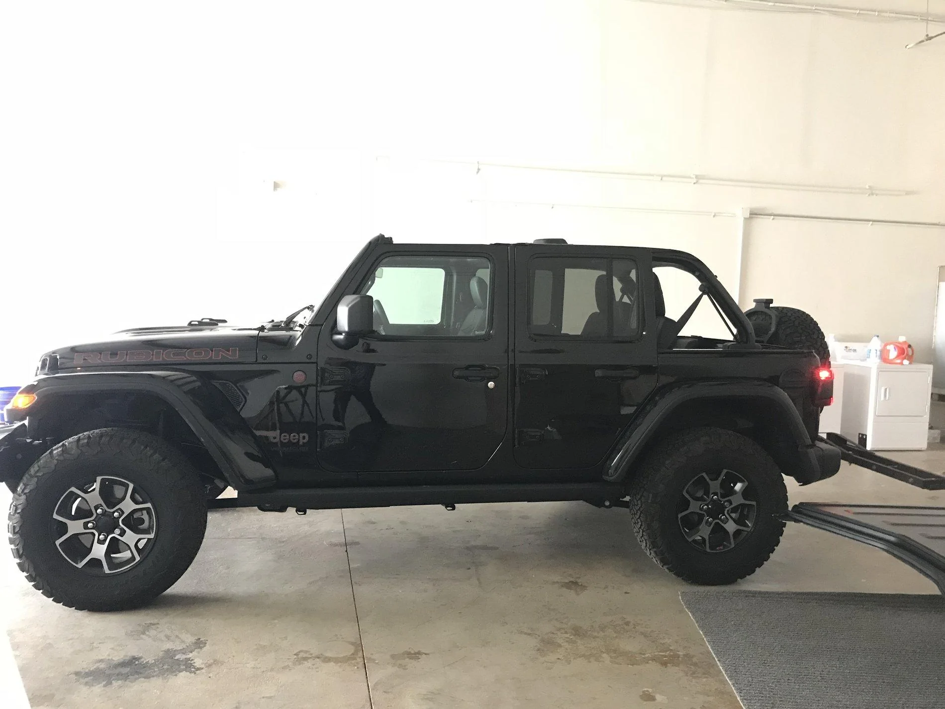 Jeep Wrangler JL Topless Black Rubi 52A87B67-9B14-4644-8D9A-DC26A412B915