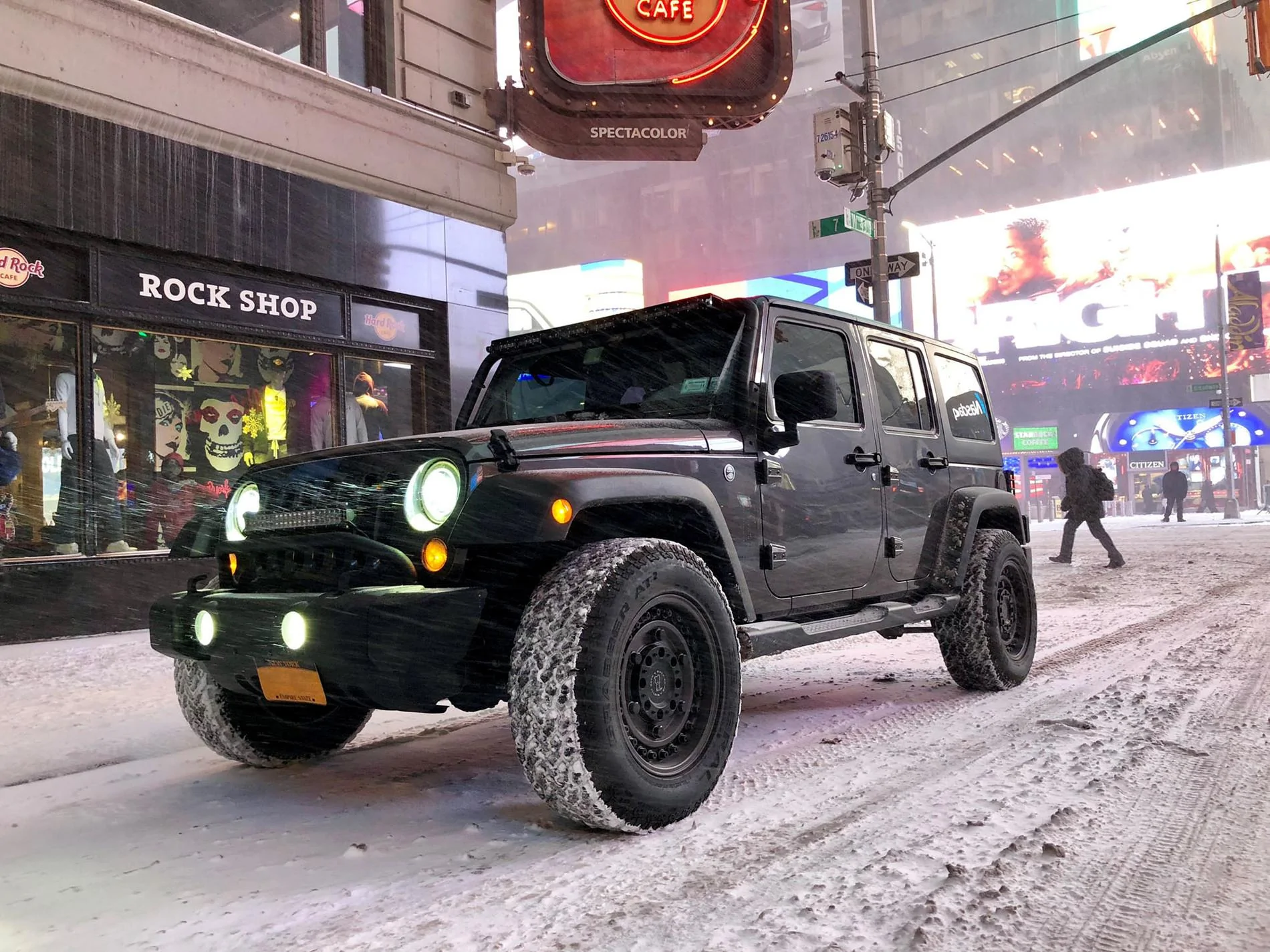 Jeep Wrangler JL Any guesses on this set up? gler%20on%20Black%20Rhino%20Armory%20truck%20wheels%20in%20Times%20Square%20New%20York%20-%20
