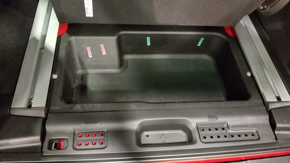 Jeep Wrangler JL Locking storage when roofless 25011383_390452141384936_3068514164579237888_n