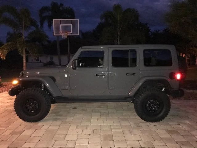 Jeep Wrangler JL Looking at JLU considering 4runner image2