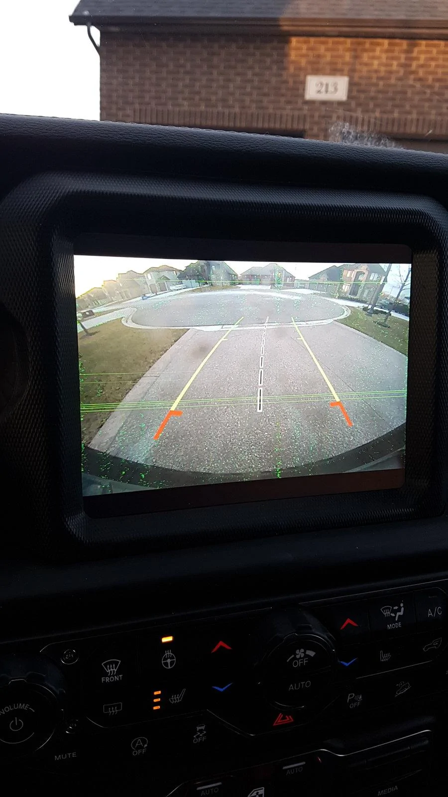 Jeep Wrangler JL Back up screen going haywire 20190116_165543