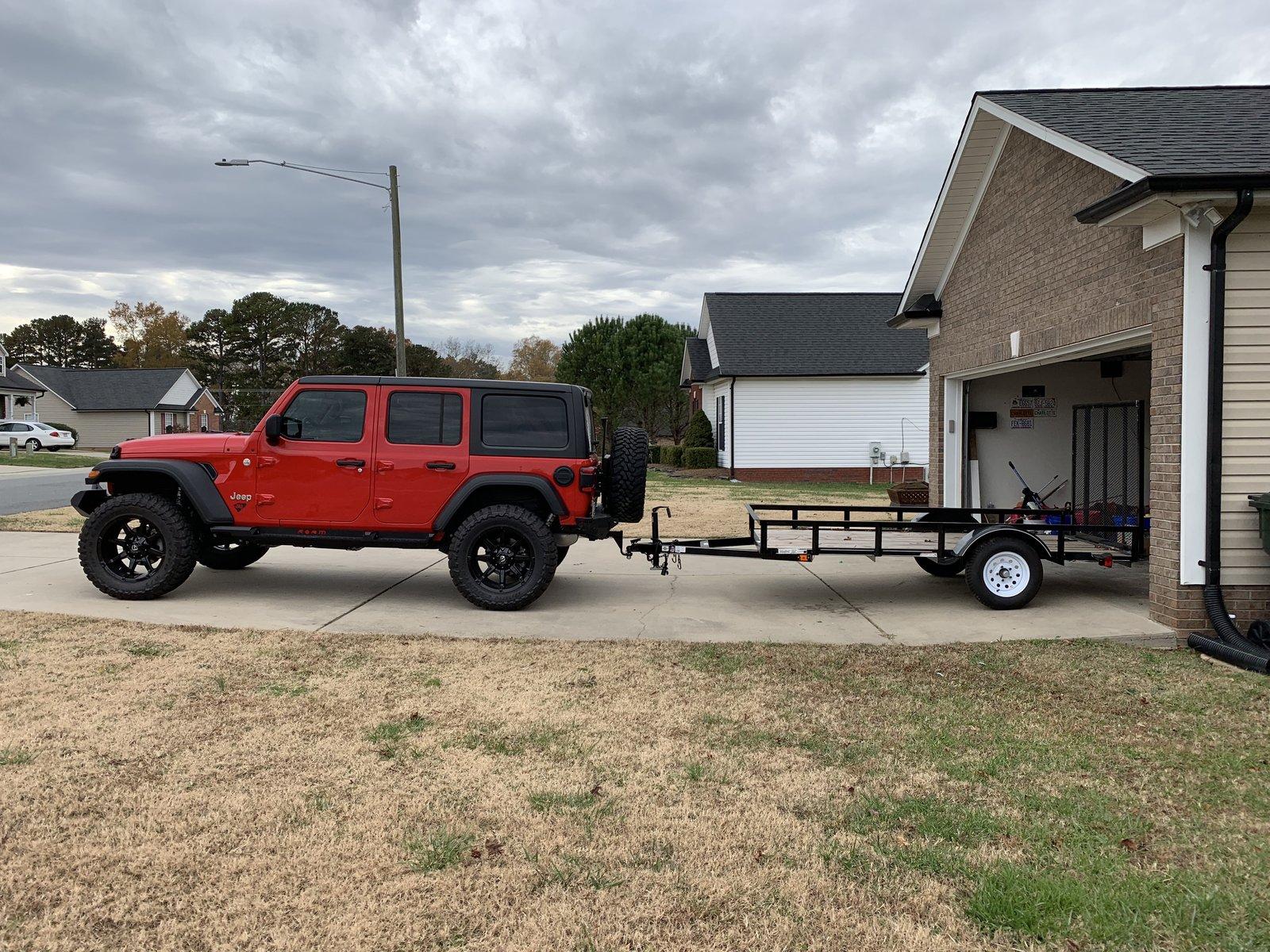 Jeep Wrangler JL Towing a utility trailer rhohrm1iRaet5yrl9IWZTQ