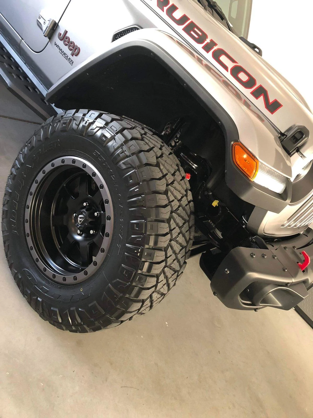 Jeep Wrangler JL 5 Fuel Trophy D551 18x10 -24 offset IMG_0006