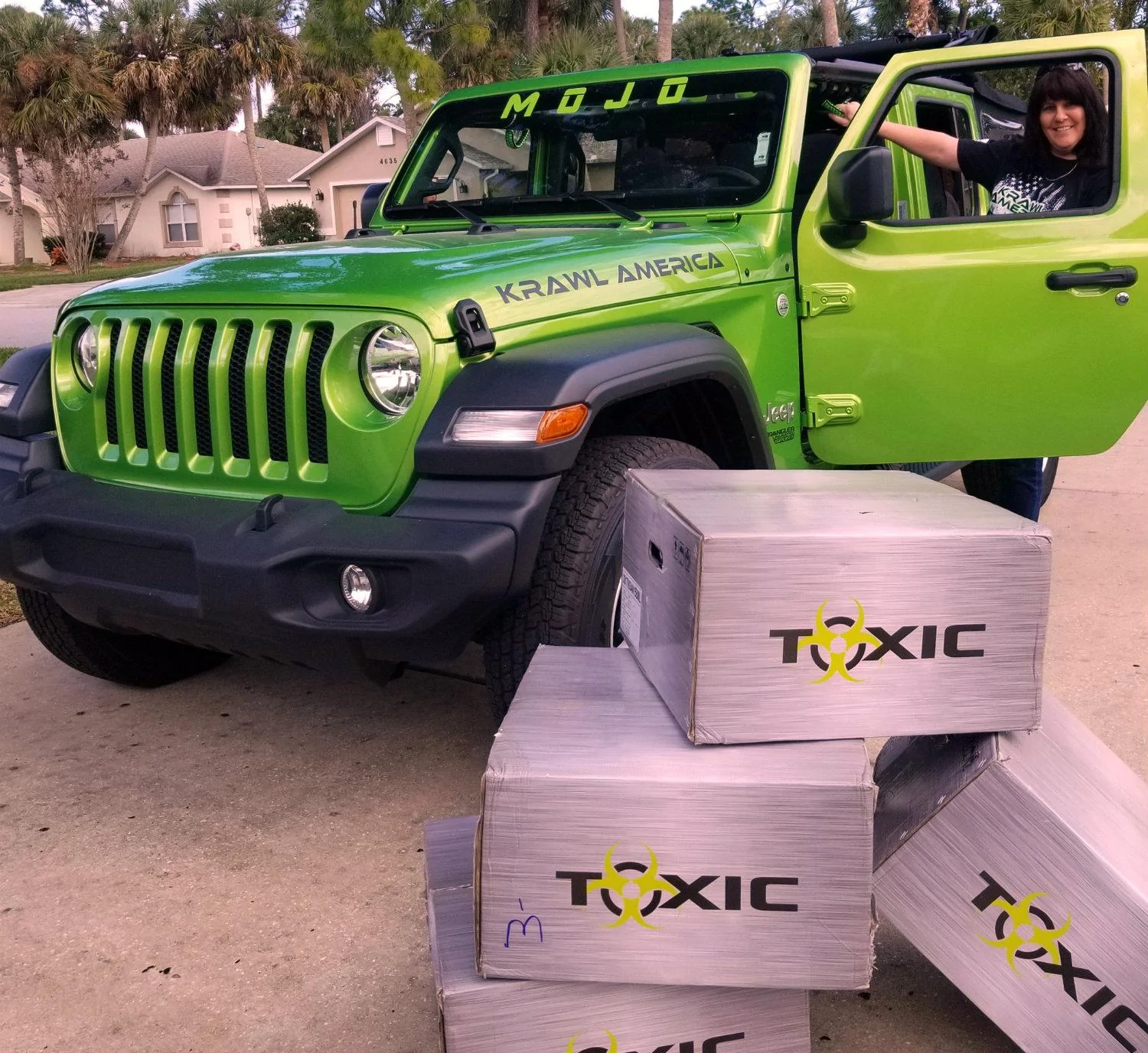Jeep Wrangler JL New Shoes - Let's See Them! MOJO with debbie toxic dreiveway hanging off door