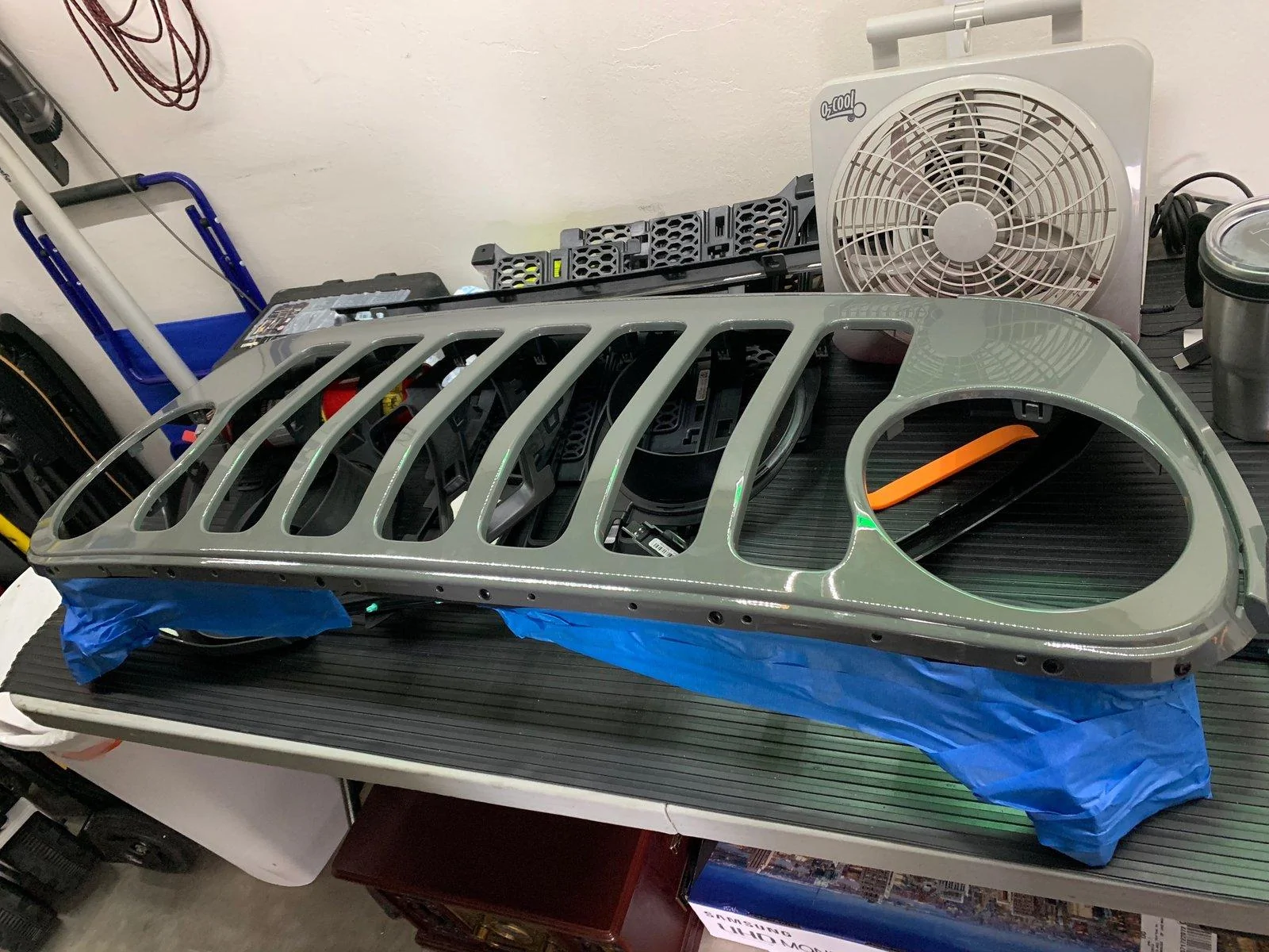 Jeep Wrangler JL JL Front Grill Part Question IMG_1039