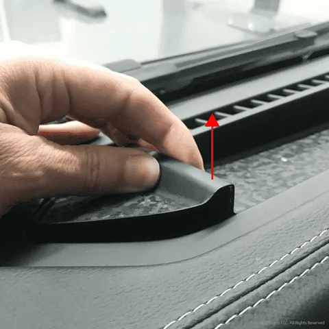 Jeep Wrangler JL Help with part number for rubber dash tray insert... 5B19F486-96F4-4159-8C6F-EA272BA4E45F