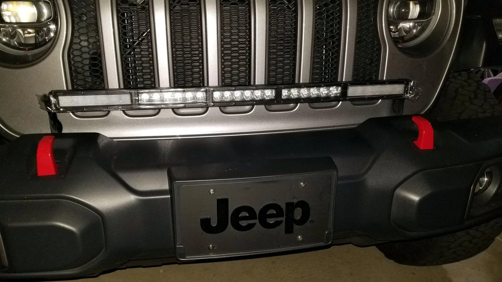 Jeep Wrangler JL Diode Dynamics: light bar on plastic bumper 20190126_143932