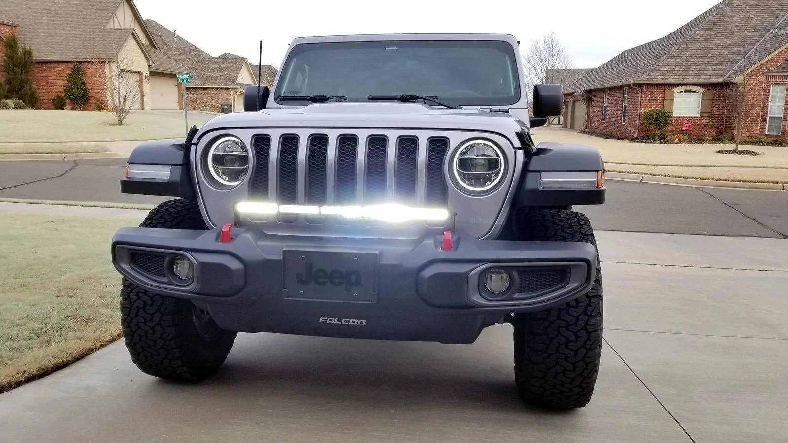 Jeep Wrangler JL Diode Dynamics: light bar on plastic bumper 20190126_162418