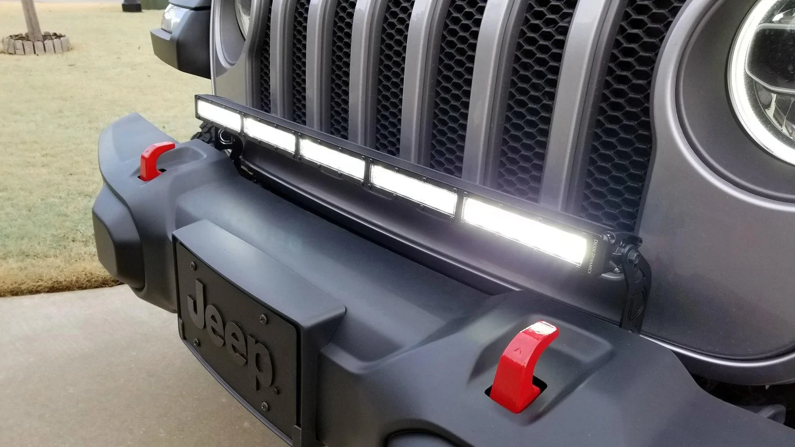Jeep Wrangler JL Diode Dynamics: light bar on plastic bumper 20190126_162422