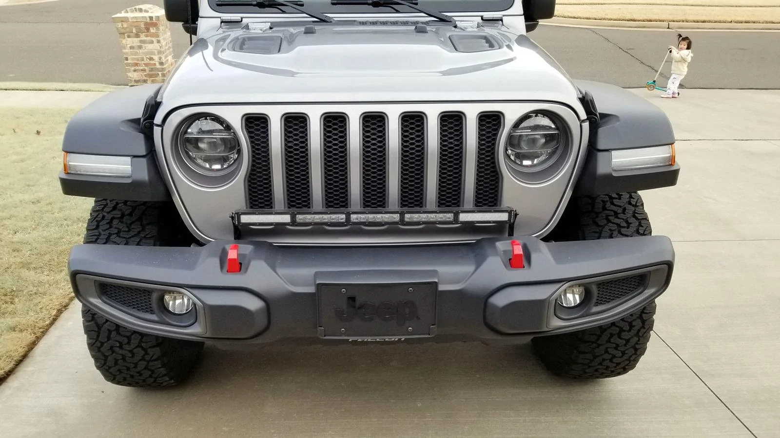 Jeep Wrangler JL Diode Dynamics: light bar on plastic bumper 20190126_162448