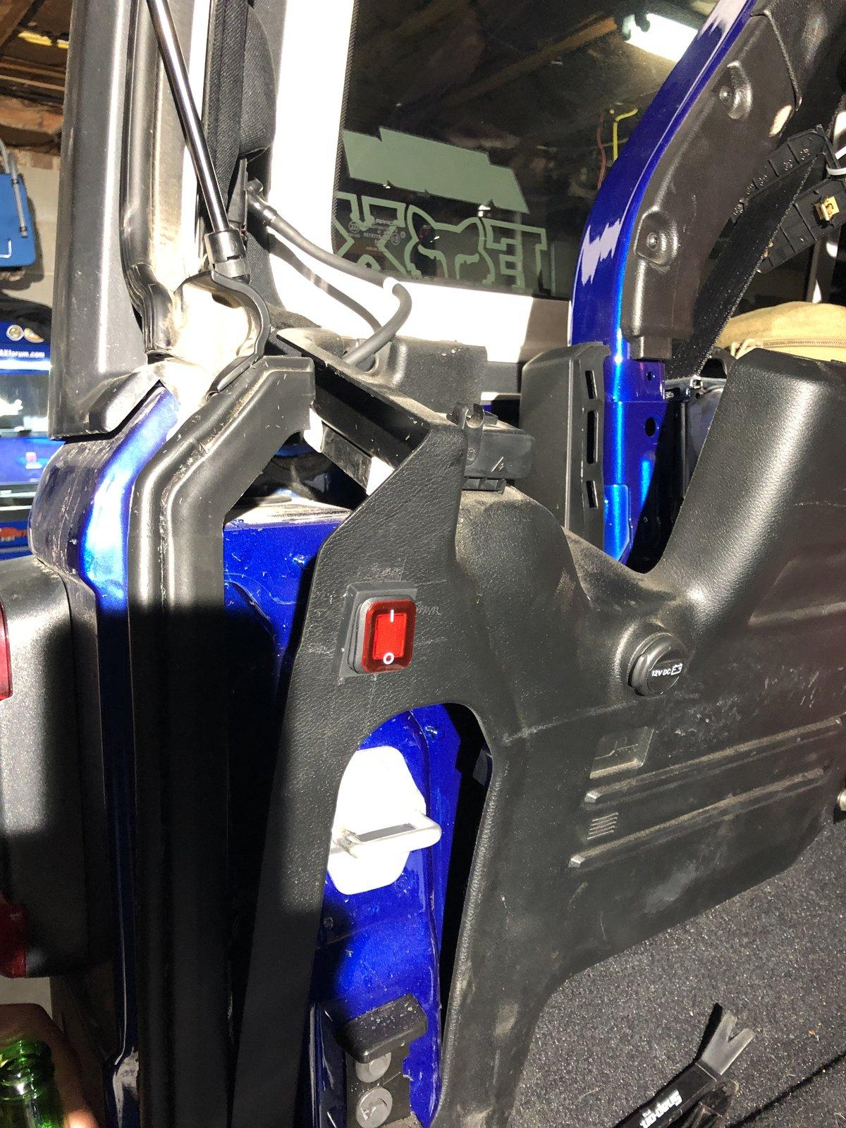 Jeep Wrangler JL Brawlee Liftgate Light Install. 94197AE5-6C9D-4FB0-82E5-1531E0A6F590