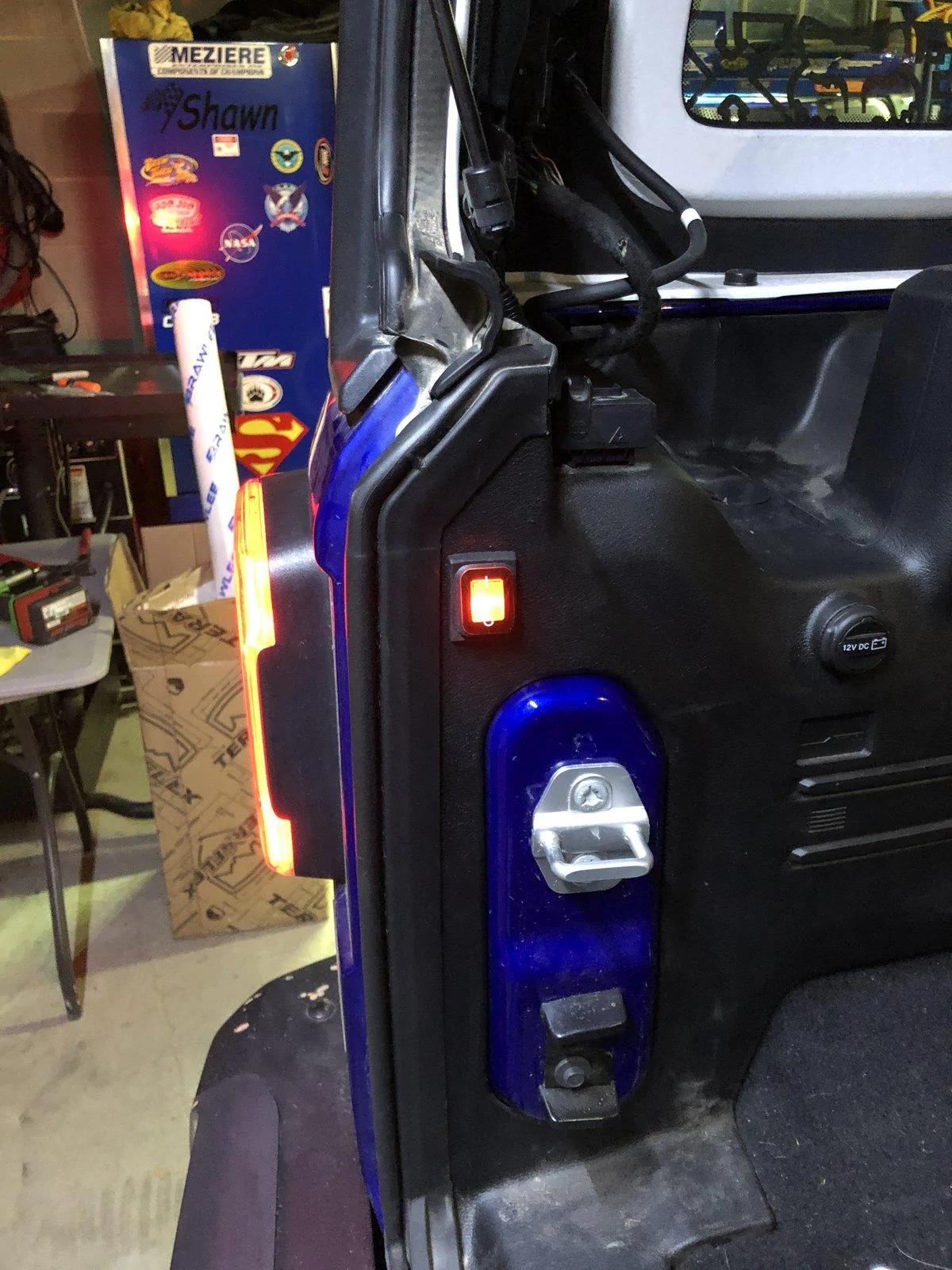 Jeep Wrangler JL Brawlee Liftgate Light Install. 23CF7BEA-F3B0-4336-885A-0367617E0B5A