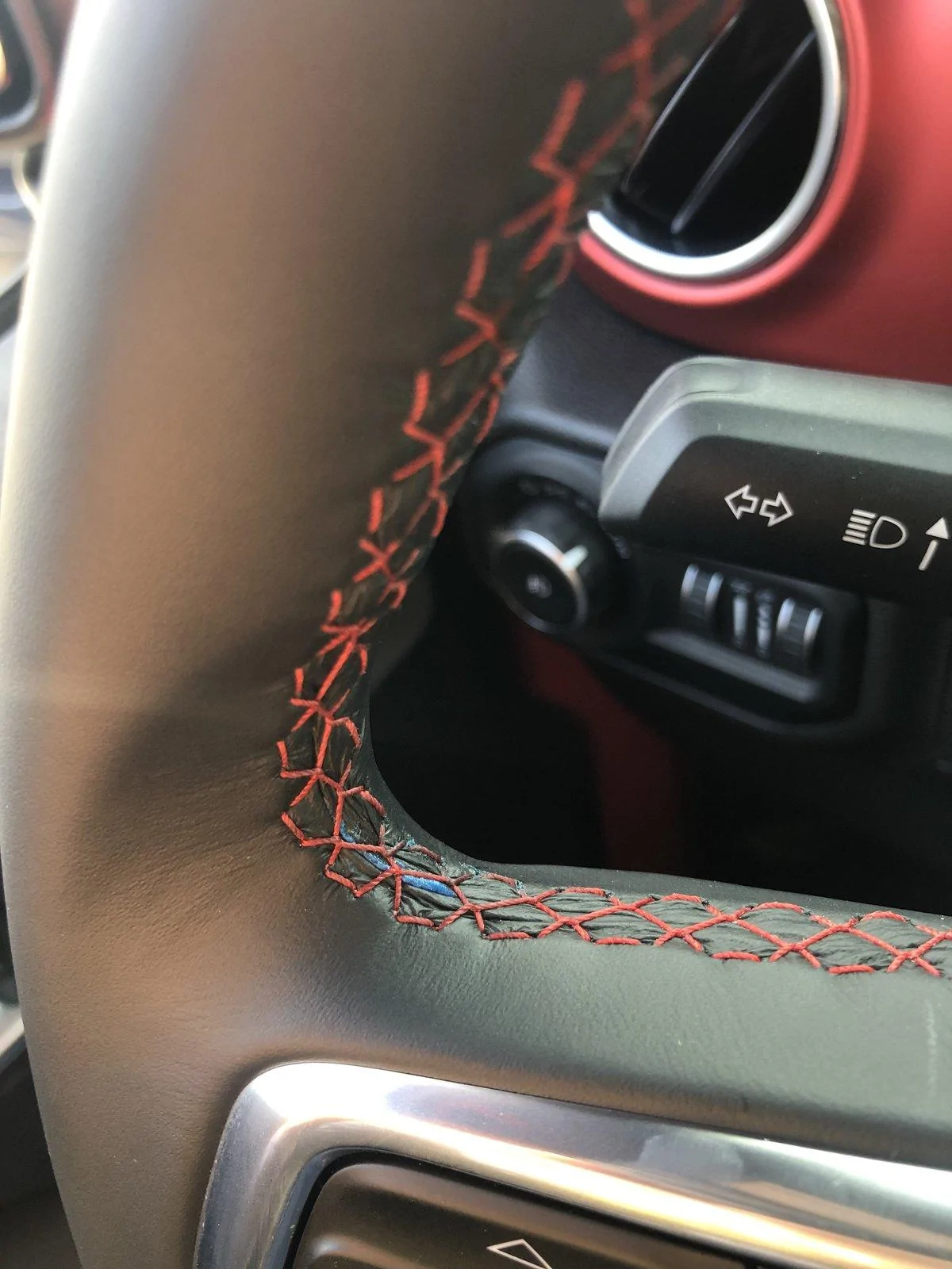Jeep Wrangler JL Jeep Steering Wheel Stitching Issue?? IMG_4996