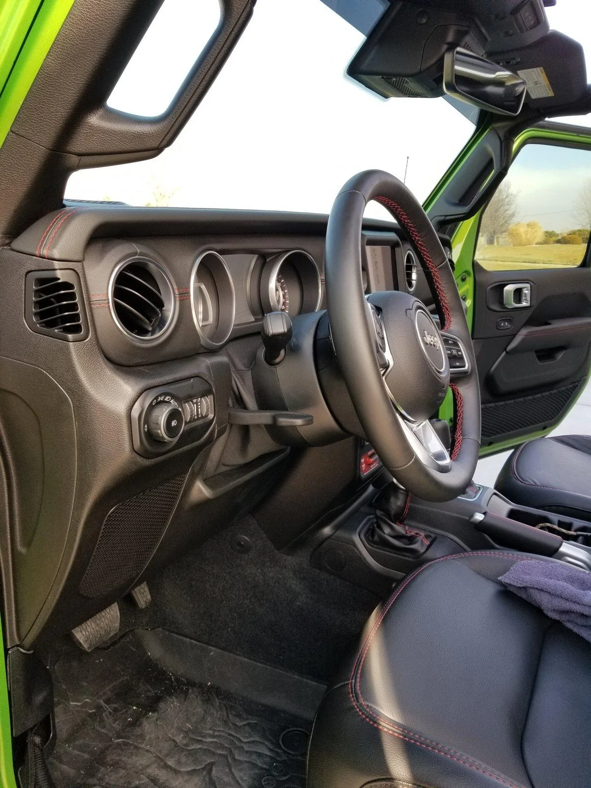 Jeep Wrangler JL The Leather Dash Option RedLeatherSid